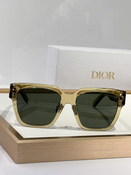 Picture of Dior Sunglasses _SKUfw75975559fw